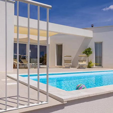 Menta Iv Villa *